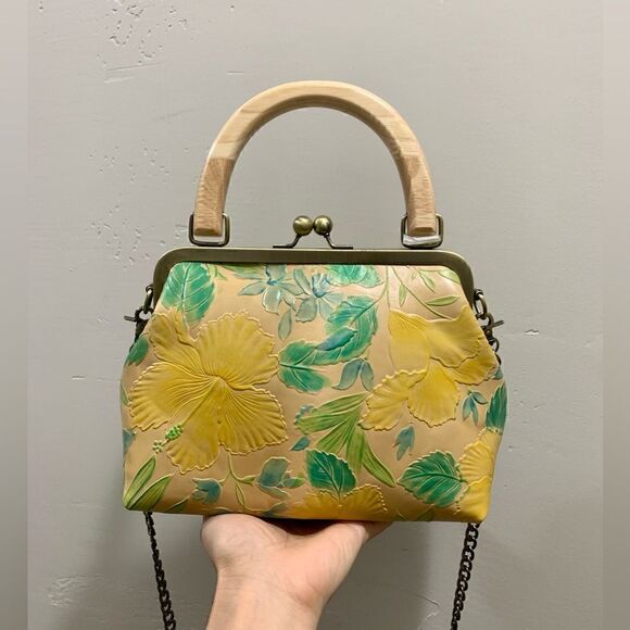 Handmade Genuine Leather Floral Embossed Wooden Handle Kisslock Bag/Crossbody - Picture 4 of 13